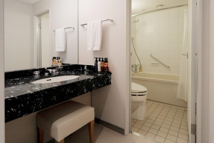 スタンダードツイン（ユニットバスと洗面台一例）