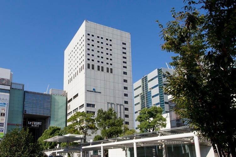 ホテルはJR川崎駅中央東口より徒歩1分。京急川崎駅より徒歩5分です♪