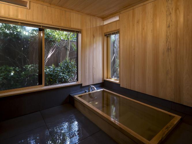 温泉内湯・中庭テラス付 和洋室「桃花」/1F