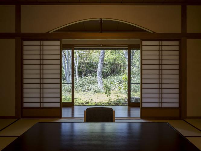 離れ|温泉内湯・中庭テラス付 和洋室「むらさき」