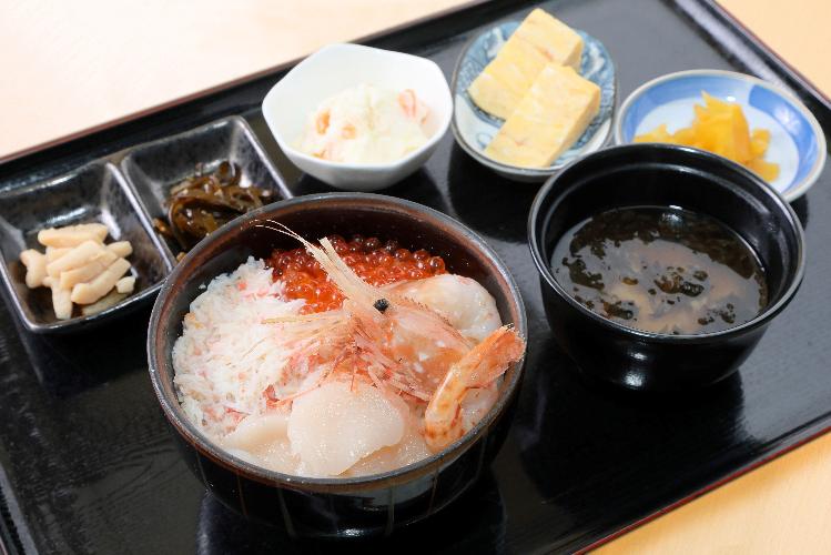 【選べる朝食】函館朝市提携店6店舗にて海鮮丼or和定食（写真はきくよ食堂・メニュー一例）