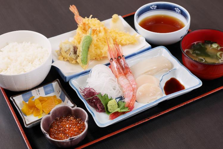 【選べる朝食】函館朝市提携店6店舗にて海鮮丼or和定食（写真はいくら亭・メニュー一例）