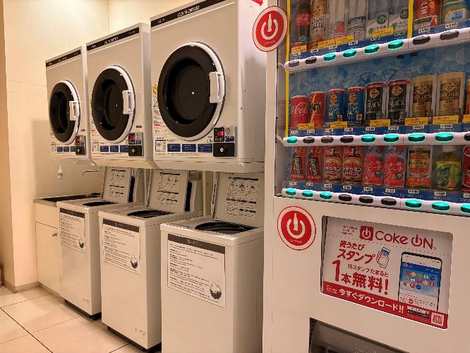 【コインランドリー】長期滞在には欠かせない、洗濯機と乾燥機を完備しています。（有料）