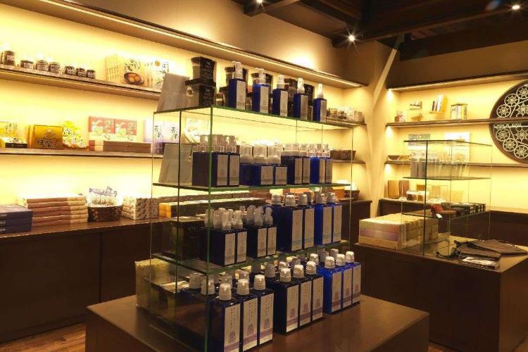 売店[杢]／地の特産物から宿のオリジナルまでご用意しております。