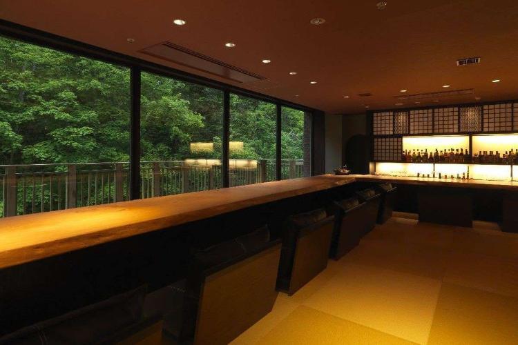 カフェ＆バー[アペ]／ラウンジの一角には、ゆったりとした時を過ごせる空間をご用意しております。