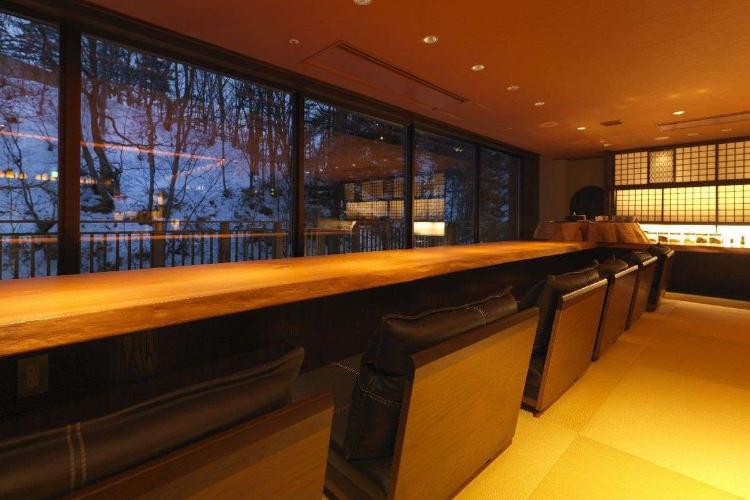 カフェ＆バー[アペ]／ラウンジの一角には、ゆったりとした時を過ごせる空間をご用意しております。