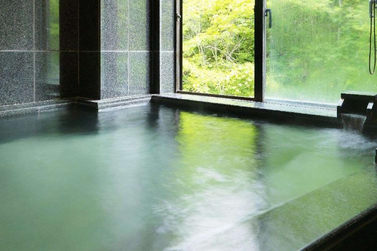 メインの湯処「命泉の湯」のほかに、ご家族で気軽に利用できる個室風呂をルームフロアの一角にご用意。