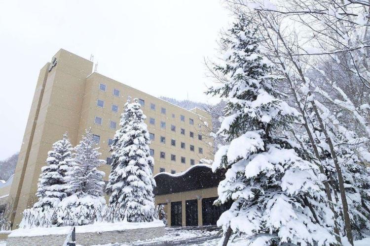 【外観（冬）】「森」がテーマのリゾートスパ。森の物語に溢れた空間で癒しのひと時を（イメージ写真）