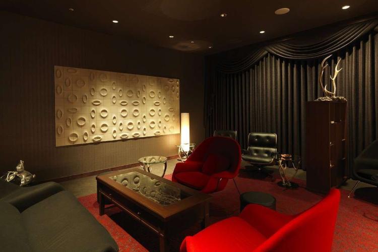 【シガールーム】愛煙家のために造られたシガールームで至福のひとときをお過ごしください