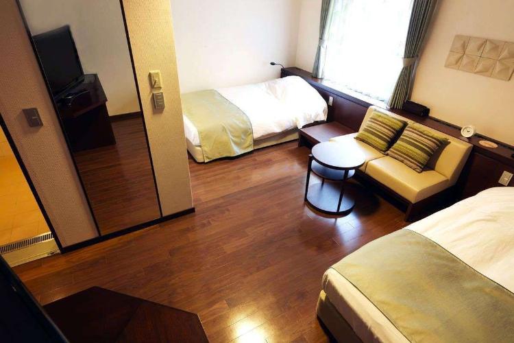 【バリアフリー対応ツインルーム】ベッドが2台のシンプルなお部屋です（客室一例）