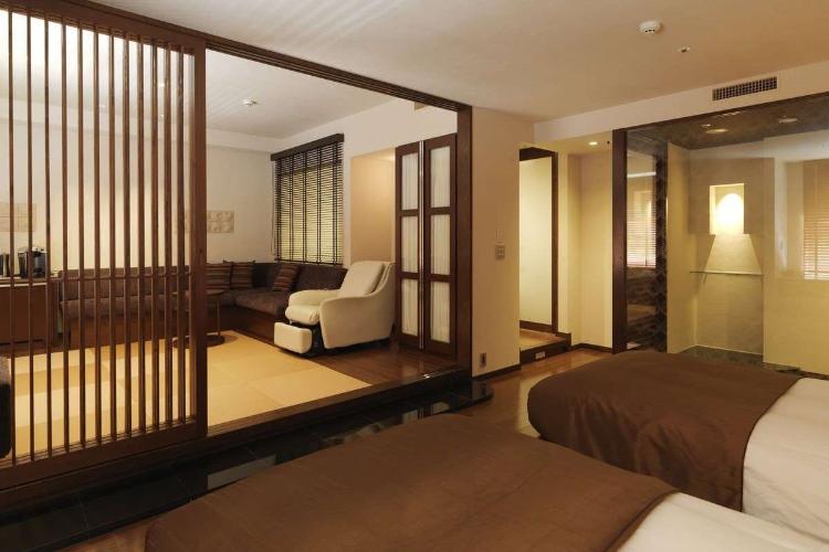 【デラックス和洋室】落ち着いた和のテイストをお愉しみくださいませ（客室一例）