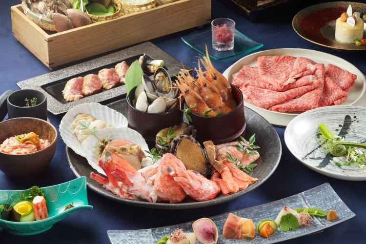 【森の巣穴／しゃぶしゃぶ「和牛・鴨肉・海鮮」コース】和牛や鴨肉、海鮮を味わう（2人前イメージ）