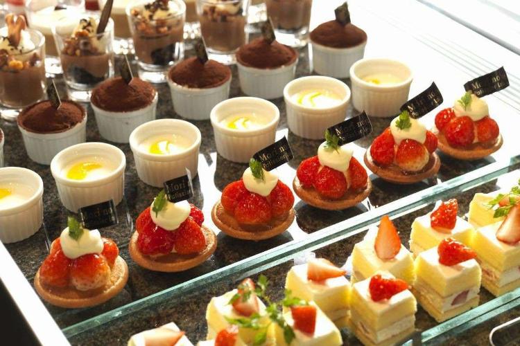【森ビュッフェ】パティシエが毎日心を込めて作るオリジナルスイーツをお愉しみください（夕食イメージ）