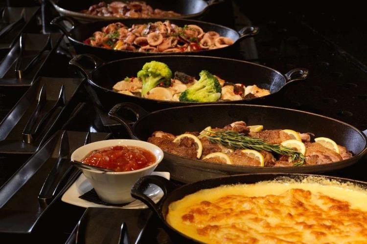 【森ビュッフェ】パスタ、リゾット、グラタンなど、さまざまなご馳走が揃うレストラン（夕食イメージ）