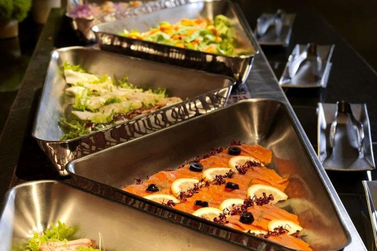 【森ビュッフェ】彩り豊かで新鮮な野菜がたっぷりの冷製コーナー（夕食イメージ）