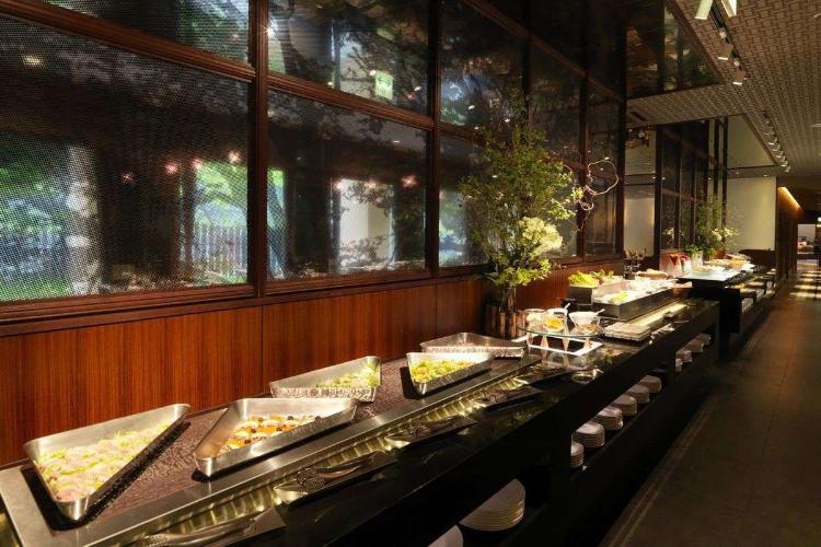 【森ビュッフェ】彩り豊かで新鮮な野菜がたっぷりの冷製コーナー（夕食イメージ）