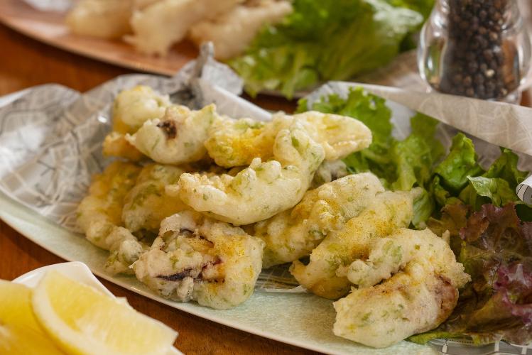 カラッと揚げた季節野菜とシンイカのフリット（アンティパストワゴンより）