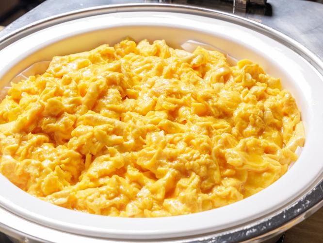 朝食会場　スクランブルエッグ