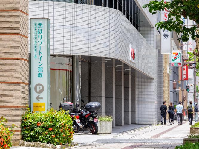 モノレール県庁駅前からおよそ徒歩5分
