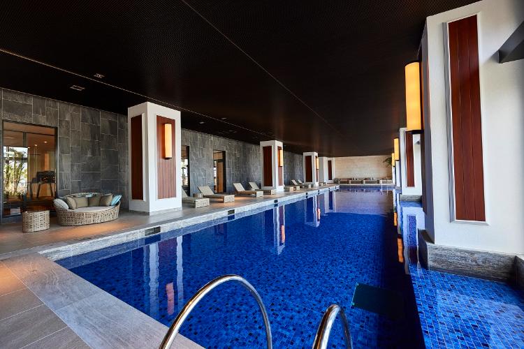 インドアプール/通年でご利用いただけるインドアプール。冬場には温水プールになります。