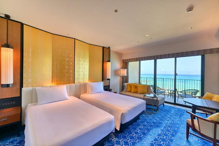 プレミアツインルーム(室内42平米+バルコニー9平米)/広々としたエントランス空間と、ゆとりあるベッドルーム。