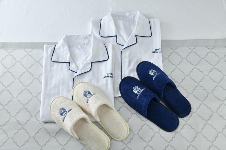 スリッパ+パジャマ