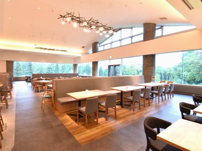 ビュッフェ会場　マルシェダイニング