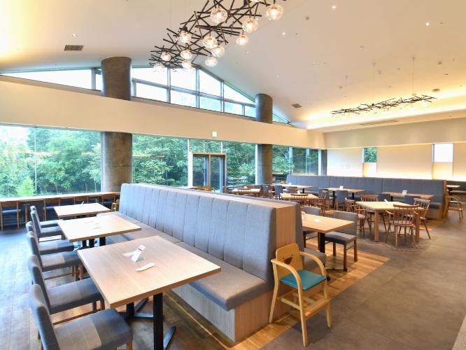 ビュッフェ会場　マルシェダイニング