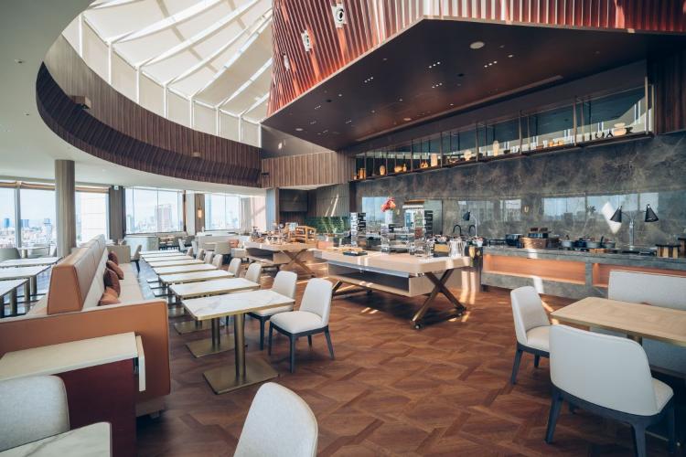 Sky Bar & Dining Stellar Garden(イメージ)<BR>Dining Area<BR>朝はブッフェ、夜はア・ラ・カルトをはじめ、コース料理のご提供も可能です
