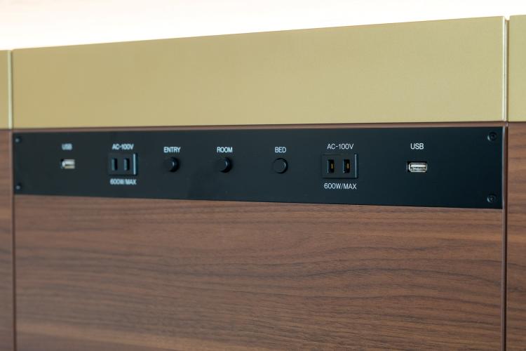 客室　枕元コンセント