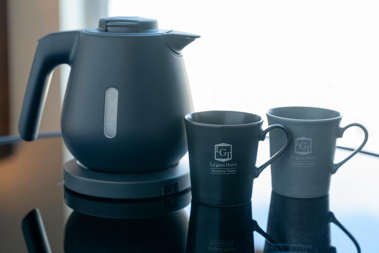 客室　ケトル、マグカップ
