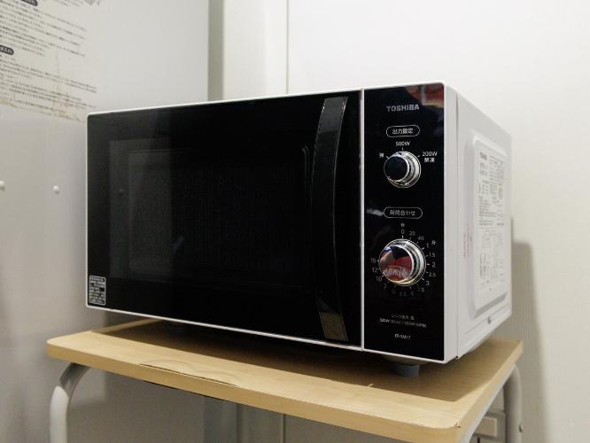 8階自動販売機コーナーに電子レンジがございます
