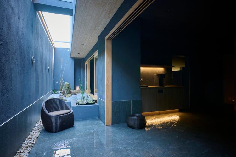 「湯屋 水禅」大湯 外気浴スペース