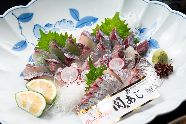 関アジの刺身はぜひ味わっていただきたい一品。