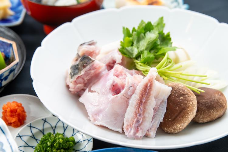 【夕食一例】ふぐの上品な旨味を堪能できる、冬の高級鍋料理の代表格です