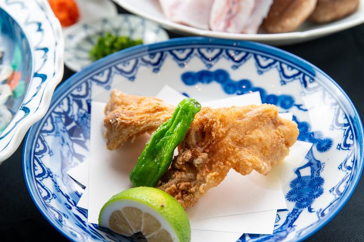 【夕食一例】ふぐ特有の弾力のある身の食感と旨味が楽しめる、ふぐ料理の定番メニューです