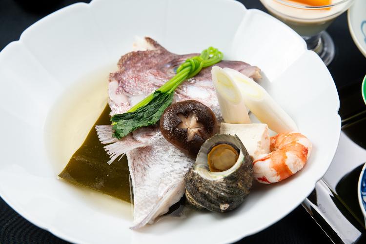 【夕食一例】海と山の幸を調和させた、上品な味わい