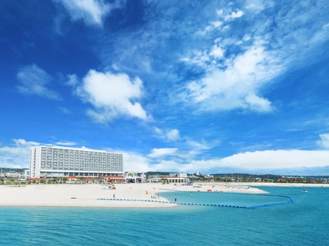 美々ビーチからのホテル外観