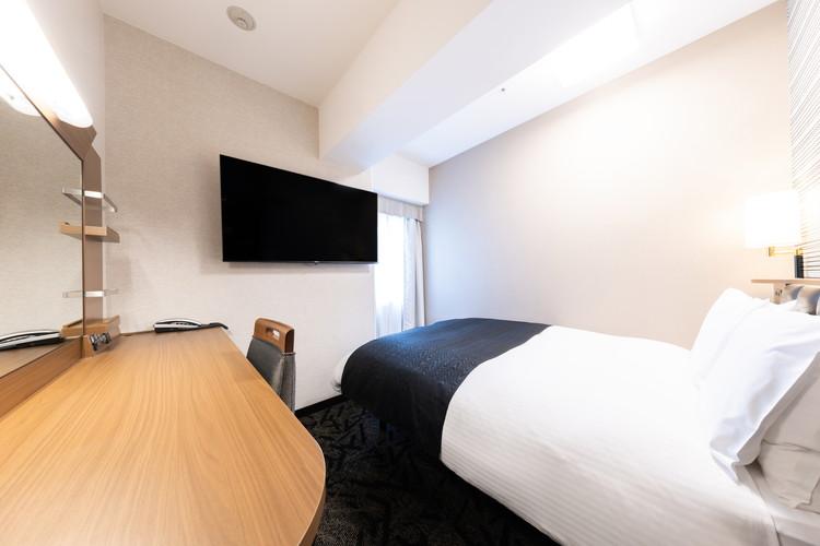 ダブルルーム<BR>広さ10~11平米/ベッド幅140cm×1台