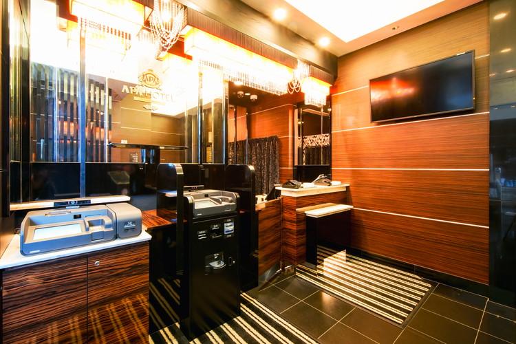 【内観】最新型の自動チェックイン機にてスムーズなチェックインが可能です。