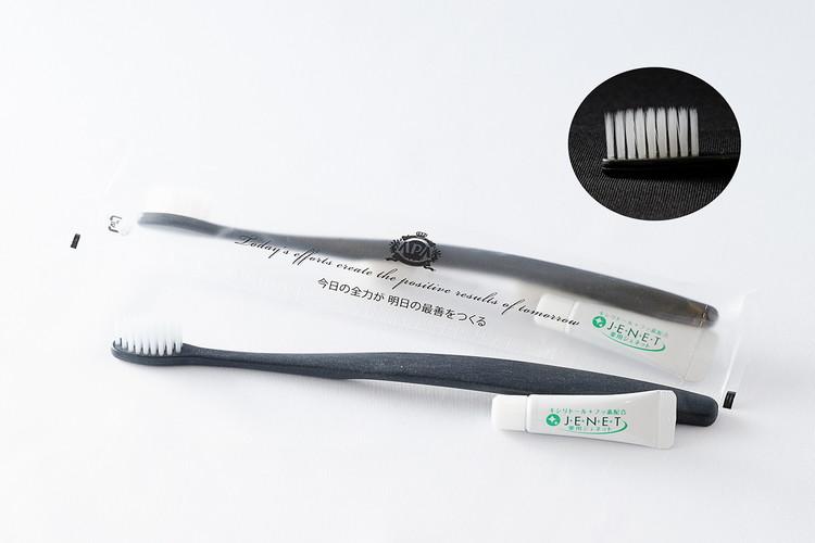 極細毛の歯ブラシをご用意(環境に配慮したバイオマスを使用)。