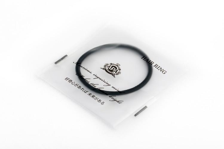 ヘアゴムをご用意。