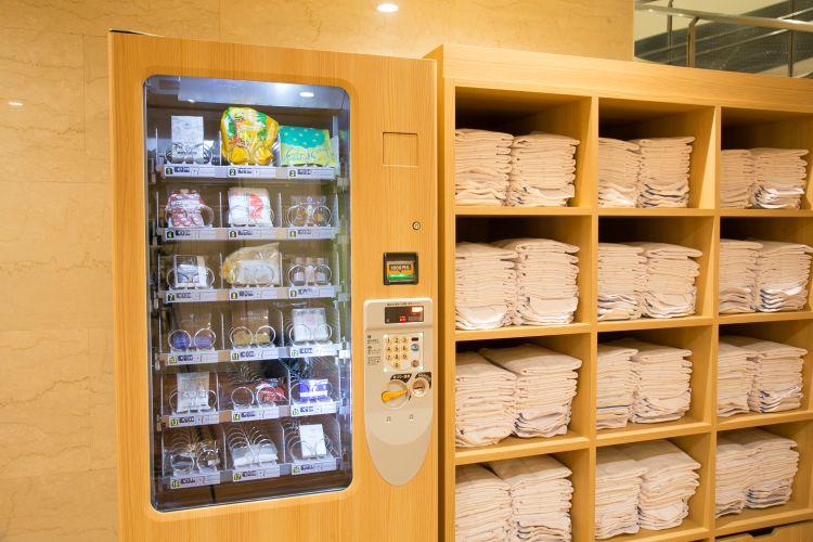 【館内】アメニティ自動販売機◆客室には必要最低限のアメニティをご用意しています。足りない分は自販機にてご購入いただけます。