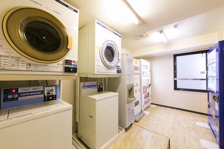 【館内】コインランドリー◆長期ご宿泊に便利。24時間ご利用いただけます。