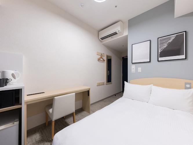 スタンダードセミダブル｜便利なワークデスクも備えています。