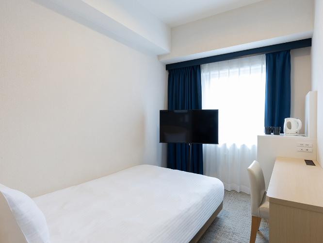 スタンダードセミダブル｜必要な設備が揃った、クリーンで機能的なお部屋。