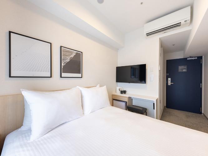 スタンダードダブル｜たっぷりサイズのダブルベッドで、ごゆっくりおくつろぎください。