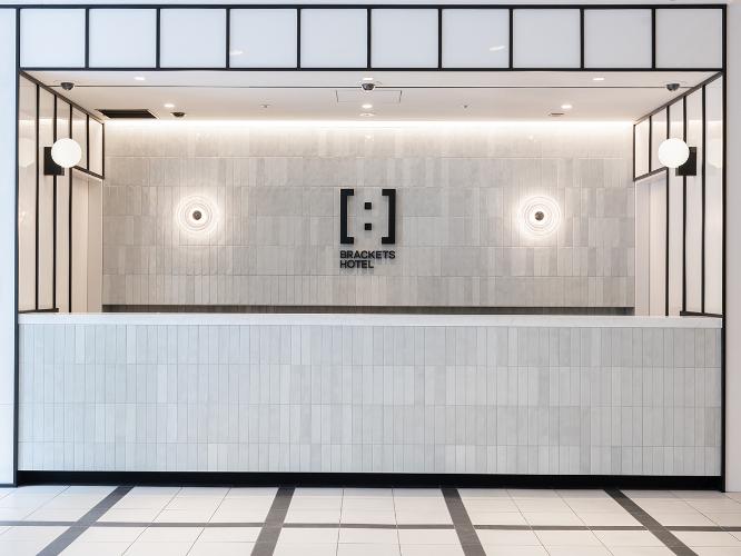 レセプション｜スタイリッシュで清潔感あふれるレセプションで、お客様をお出迎えします。