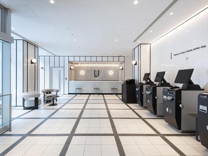 レセプション｜[　] という名前のブラケッツホテルで、あなたの可能性を広げる、自由なステイを。