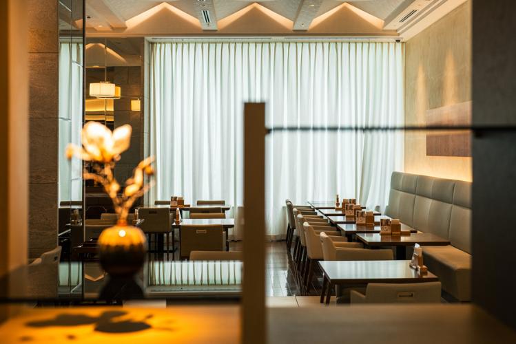 ■1階レストラン カフェコントレイル